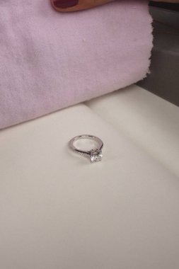 Zarif El yapımı Altın ve Elmas Mücevherler