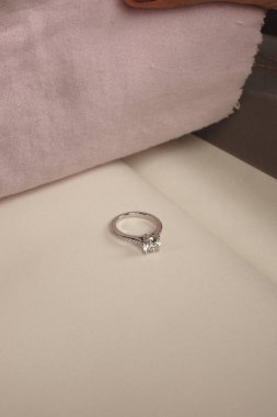 Zarif El yapımı Altın ve Elmas Mücevherler