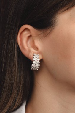 Zarif El yapımı Altın ve Elmas Mücevherler