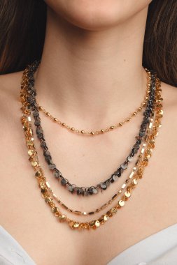 Güzel Mücevher Koleksiyonu: Elmaslar ve Altın Mücevherler