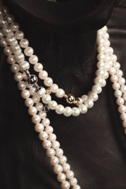 Güzel Mücevher Koleksiyonu: Elmaslar ve Altın Mücevherler