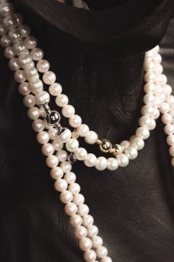 Güzel Mücevher Koleksiyonu: Elmaslar ve Altın Mücevherler