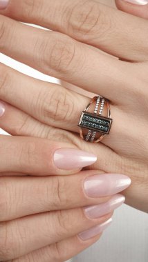 Güzel Mücevher Koleksiyonu: Elmaslar ve Altın Mücevherler