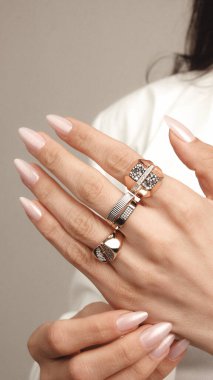 Güzel Mücevher Koleksiyonu: Elmaslar ve Altın Mücevherler