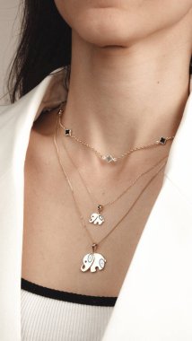 Güzel Mücevher Koleksiyonu: Elmaslar ve Altın Mücevherler