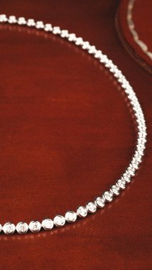 Gemstone 'lu zarif Altın ve Elmas Yüzükler