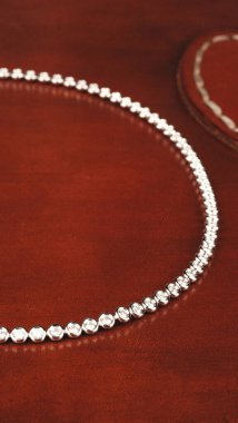 Gemstone 'lu zarif Altın ve Elmas Yüzükler