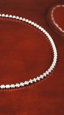 Gemstone 'lu zarif Altın ve Elmas Yüzükler