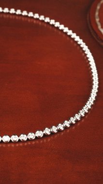 Gemstone 'lu zarif Altın ve Elmas Yüzükler