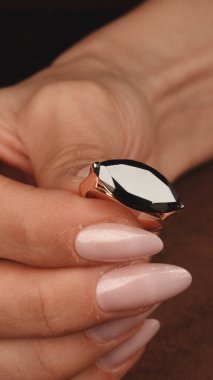 Gemstone 'lu zarif Altın ve Elmas Yüzükler