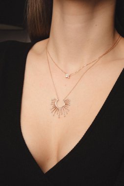 Gemstone 'lu zarif Altın ve Elmas Yüzükler