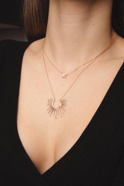 Gemstone 'lu zarif Altın ve Elmas Yüzükler