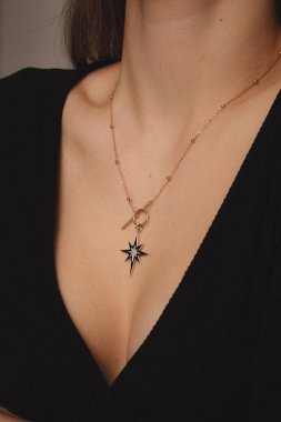 Gemstone 'lu zarif Altın ve Elmas Yüzükler