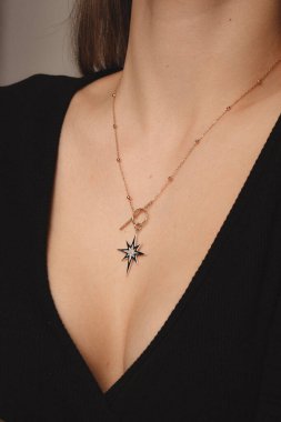 Gemstone 'lu zarif Altın ve Elmas Yüzükler