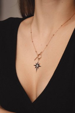 Gemstone 'lu zarif Altın ve Elmas Yüzükler