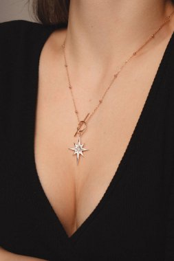 Gemstone 'lu zarif Altın ve Elmas Yüzükler