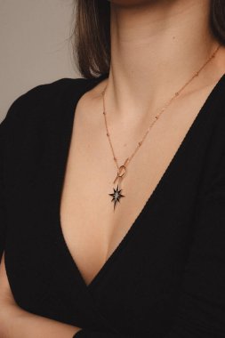 Gemstone 'lu zarif Altın ve Elmas Yüzükler