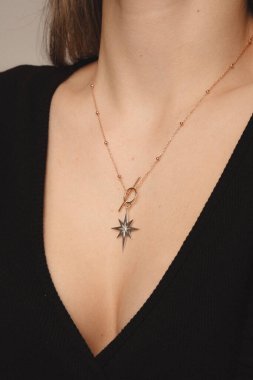 Gemstone 'lu zarif Altın ve Elmas Yüzükler