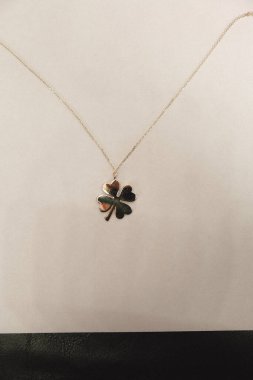 Gemstone 'lu zarif Altın ve Elmas Yüzükler