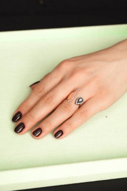 Gemstone 'lu zarif Altın ve Elmas Yüzükler