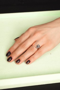 Gemstone 'lu zarif Altın ve Elmas Yüzükler