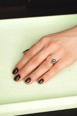 Gemstone 'lu zarif Altın ve Elmas Yüzükler