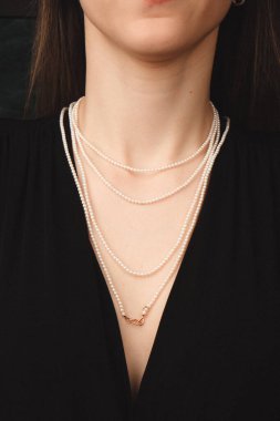 Modern Kadınlar İçin Şık Altın ve Elmas Mücevherler