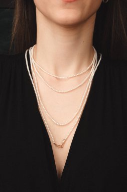 Modern Kadınlar İçin Şık Altın ve Elmas Mücevherler