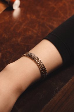 Modern Kadınlar İçin Şık Altın ve Elmas Mücevherler