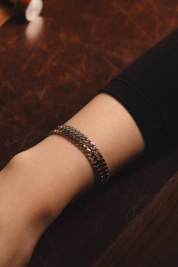 Modern Kadınlar İçin Şık Altın ve Elmas Mücevherler