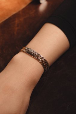 Modern Kadınlar İçin Şık Altın ve Elmas Mücevherler