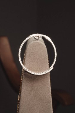 Zarif Altın ve Elmas Kolyeler