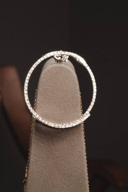 Zarif Altın ve Elmas Kolyeler