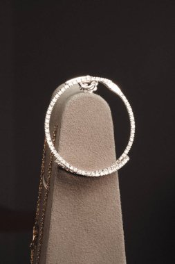 Zarif Altın ve Elmas Kolyeler