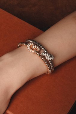 Zarif Altın ve Elmas Kolyeler