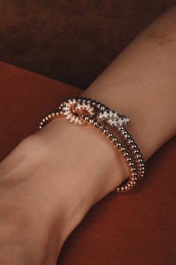 Zarif Altın ve Elmas Kolyeler