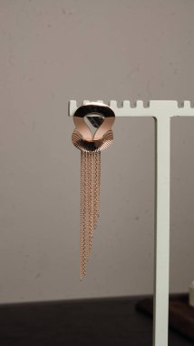 Tasarımcı Mücevherleri: Altın, Elmas ve Gemstone