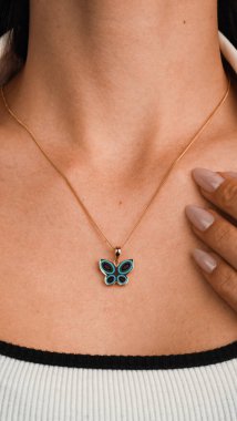 Parlak Altın Mücevherler Göz kamaştırıcı elmaslarla