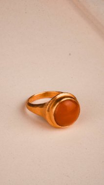 Kadınlar İçin Çarpıcı Altın ve Elmas Mücevherler