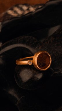 Altın Aksanlı Zarif Elmas Mücevherler