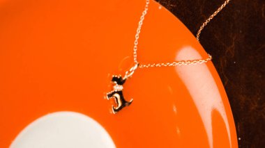 Altın Aksanlı Zarif Elmas Mücevherler