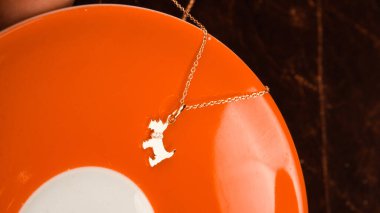 Altın Aksanlı Zarif Elmas Mücevherler