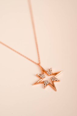 Altın ve Elmaslı Parlak Gemstone Mücevherleri