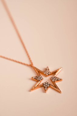 Altın ve Elmaslı Parlak Gemstone Mücevherleri