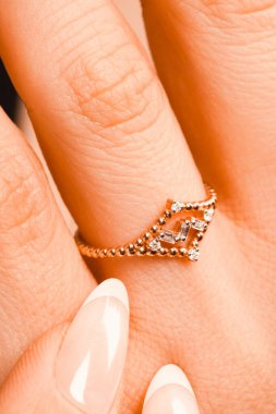 Lüks Gelinlik Mücevherleri: Elmaslar ve Altın Nişan Mücevherleri