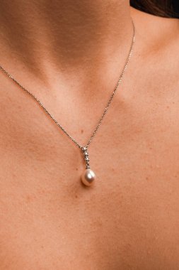 Yıldönümü Hediyeleri İçin Lüks Altın ve Elmas Mücevherler