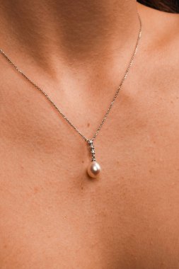 Yıldönümü Hediyeleri İçin Lüks Altın ve Elmas Mücevherler