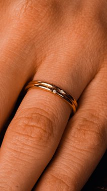 Kalın ve Zarif Elmas ve Altın İfade Parçaları