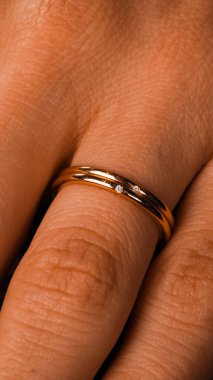 Kalın ve Zarif Elmas ve Altın İfade Parçaları