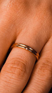 Kalın ve Zarif Elmas ve Altın İfade Parçaları